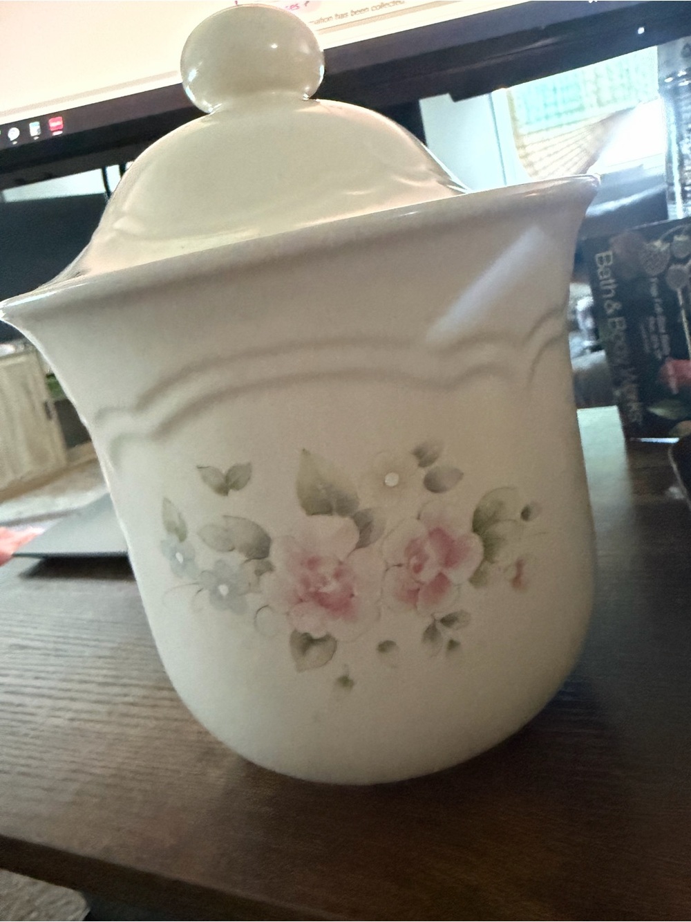 Pfaltzgraff Tes Rose 9 inch canister
